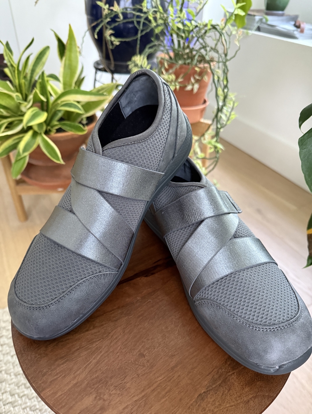 DREW Comfort Mesh Sneakers Elastic Strap Slip-on Walking Shoes